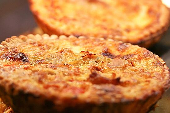 Möhren-Apfel-Tarte mit Pecorino