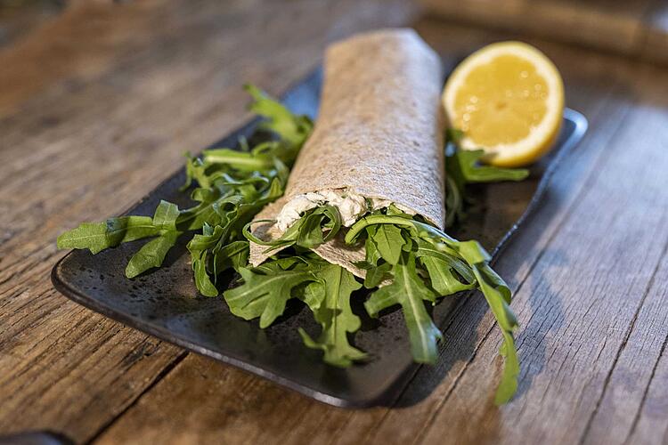 Wraps mit Räuchermakrele und Rucola