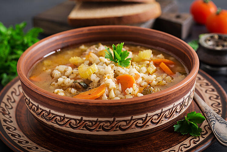 Graupen-Gemüse-Eintopf mit Hühnchen