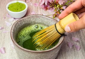 Zubereitung von grünem Matcha-Tee Zubereitung von grünem Matcha-Tee