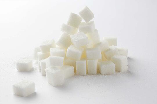 Raffinade, Kandis und Co. – Zuckersorten im Überblick