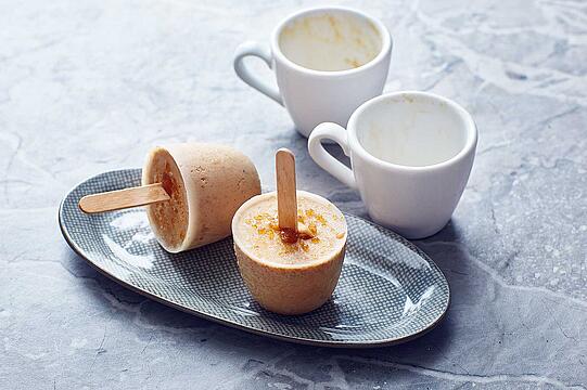 Caffè-Latte-Eis am Stiel