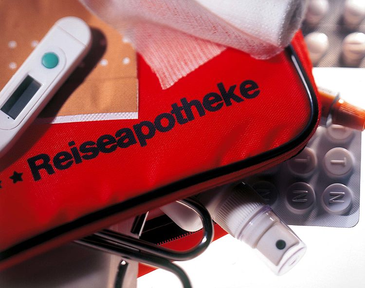 Inahlt einer Reiseapotheke. - Bildnachweis: © wdv / Frank Blümler Inahlt einer Reiseapotheke.
