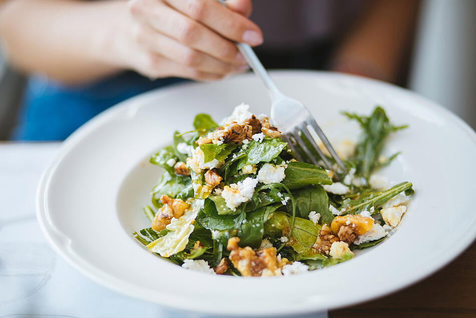 Salat mit Walnüssen - Bildnachweis: © istockphoto.com / wundervisuals Salat mit Walnüssen