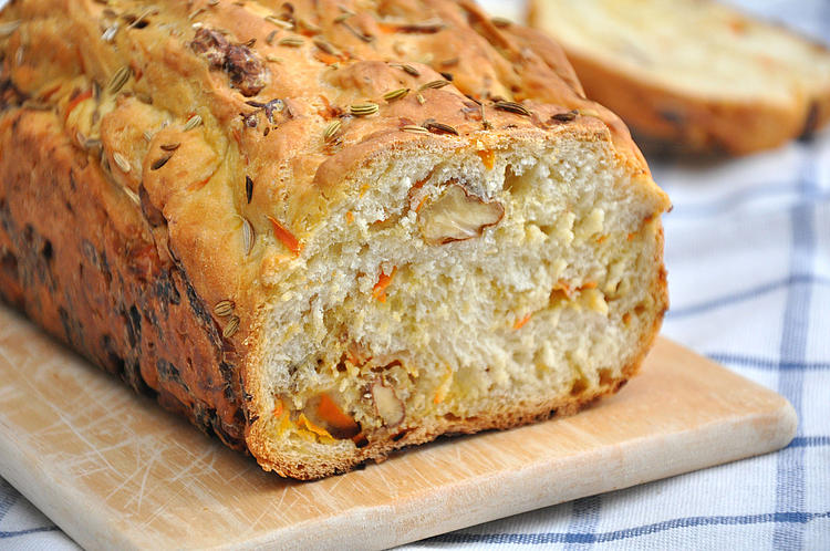 Möhren-Buttermich-Brot