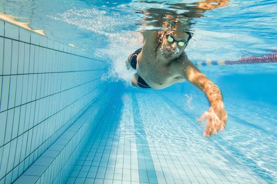 Was ist ein Schwimmerschnupfen?