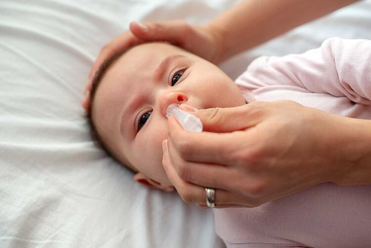 Wieso bekommen Kinder Nasentropfen bei Ohrschmerzen?