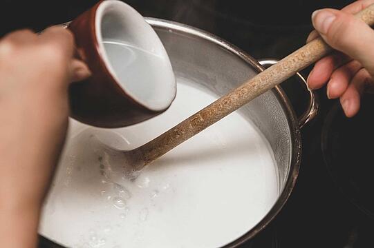 Milchsuppe mit Mandeln