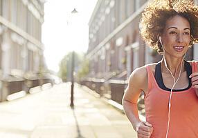 Joggerin in der Stadt