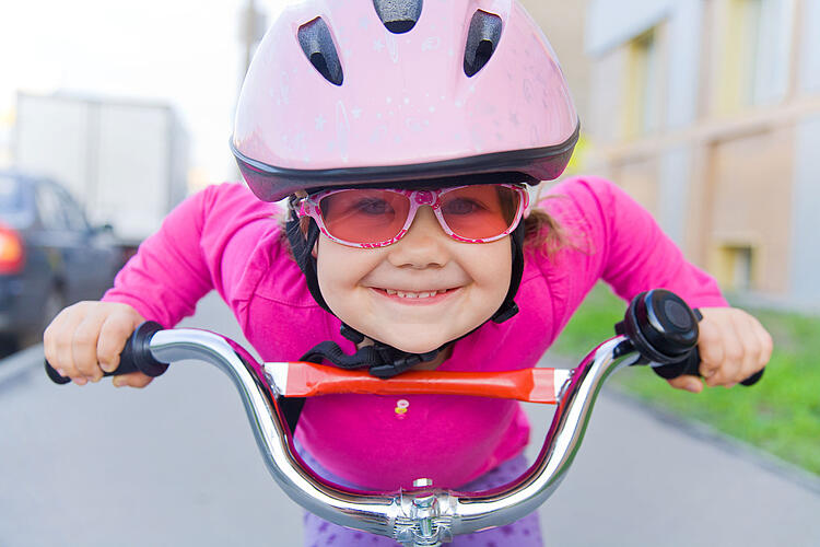 Mädchen auf einem Fahrrad