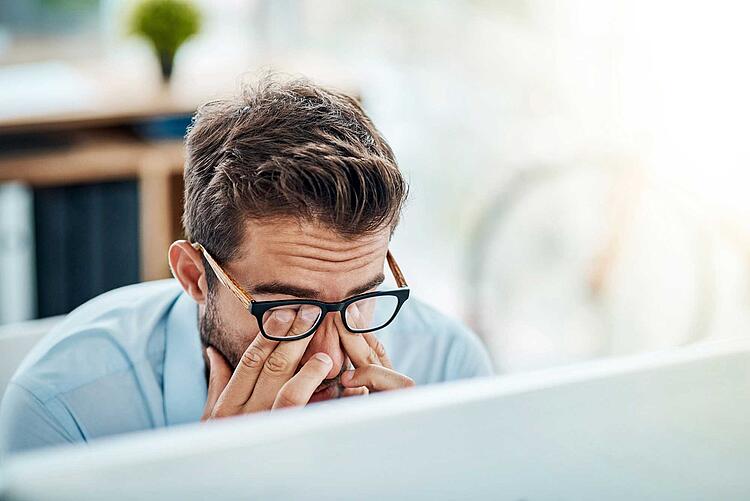 Was hilft gegen müde Augen bei der PC-Arbeit?
