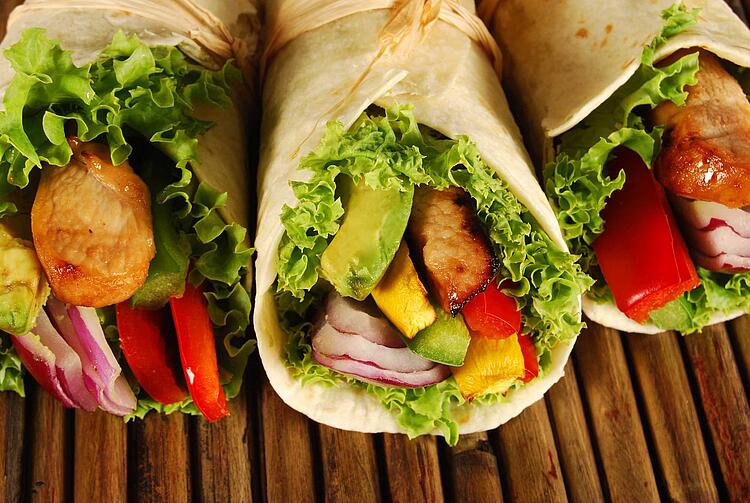 Rezept: Hühnchen-Avocado-Wraps