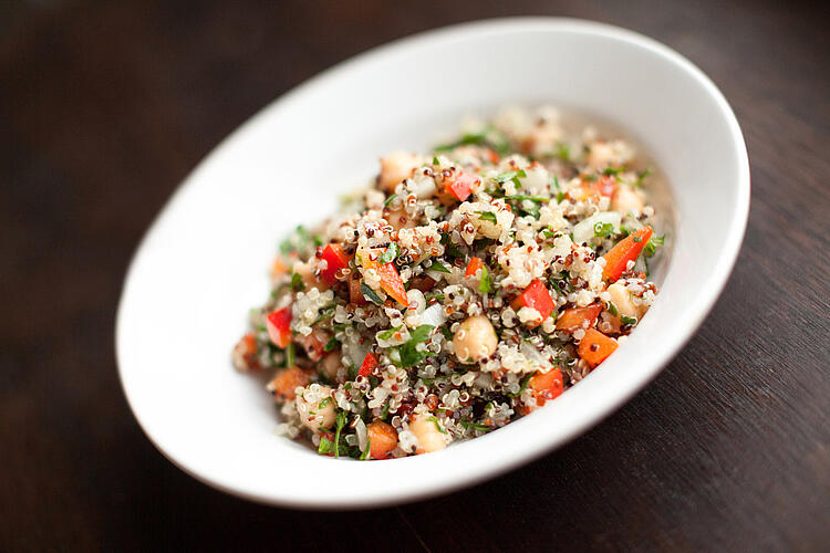 Veganer Kichererbsen-Quinoa-Salat