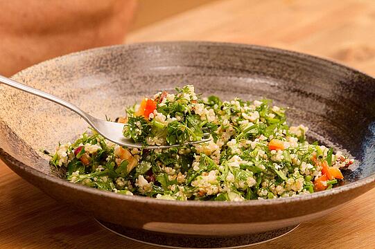 Quinoa-Gemüsepfanne mit Fetakäse