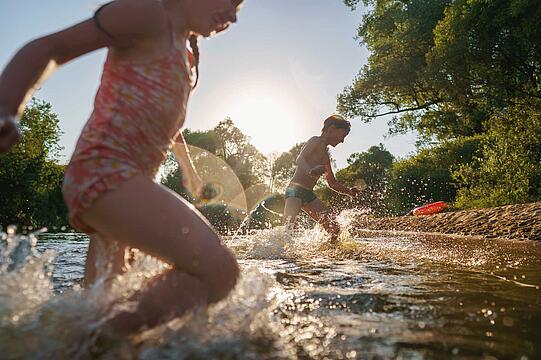 Wasserverschmutzung: Ist Baden in Fluss und See gesund?