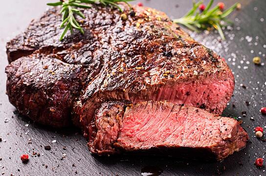 Rumpsteak mit Knoblauchöl und Paprika-Harissa