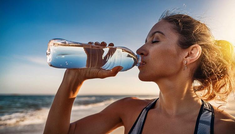 Wie viel muss ich im Sommer trinken?