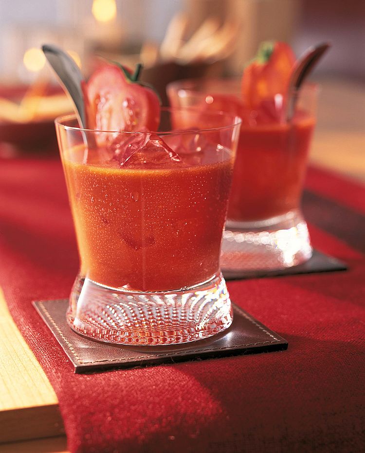 Zwei Gläser Tomatensaft. - Bildnachweis: © wdv / Jan-Peter Westermann Zwei Gläser Tomatensaft.