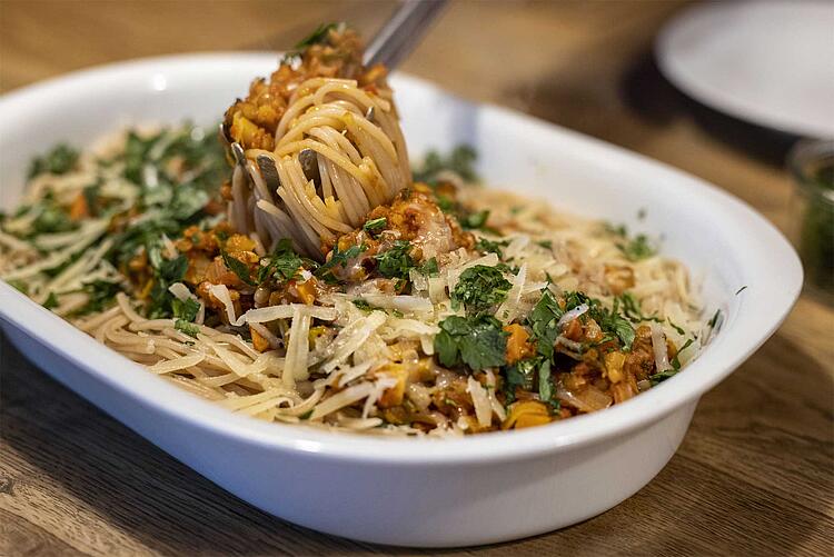 Linsenbolognese mit Pasta