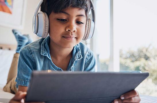 Gestärkt in die digitale Medienwelt: ein neues Kapitel für Schulkinder