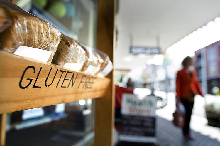 Regal mit glutenfreiem Brot