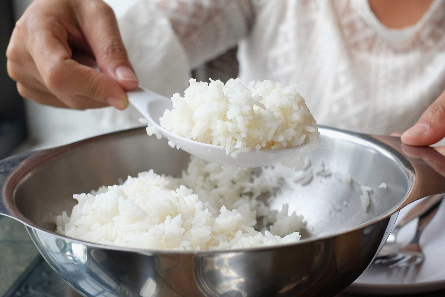 Gekochter Reis in einer Schüssel