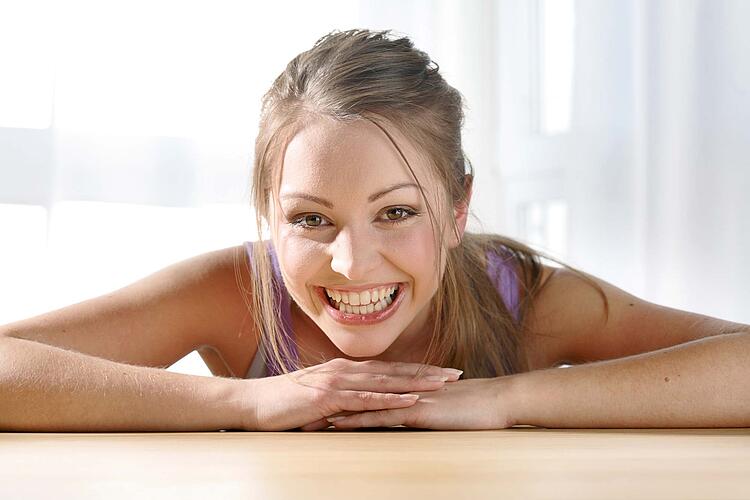 Bildnachweis: © wdv / Oana Szekely Lachende junge Frau.