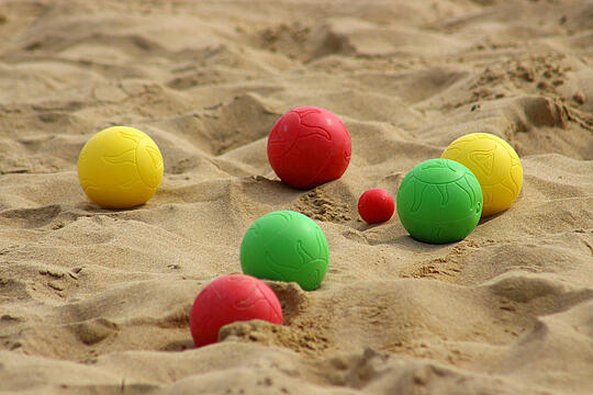 Strandspiele zum Ausprobieren: Beach-Boccia