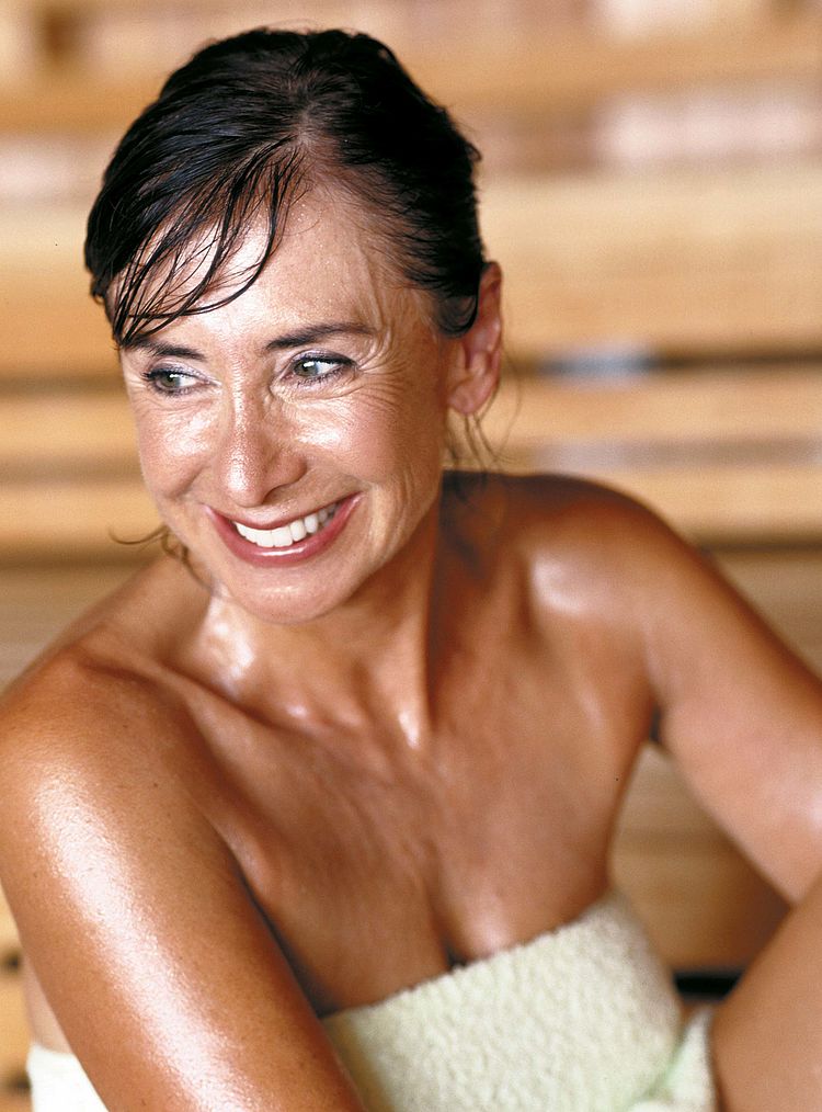 Frau in der Sauna. - Bildnachweis: © wdv / Jan Lauer Frau in der Sauna.
